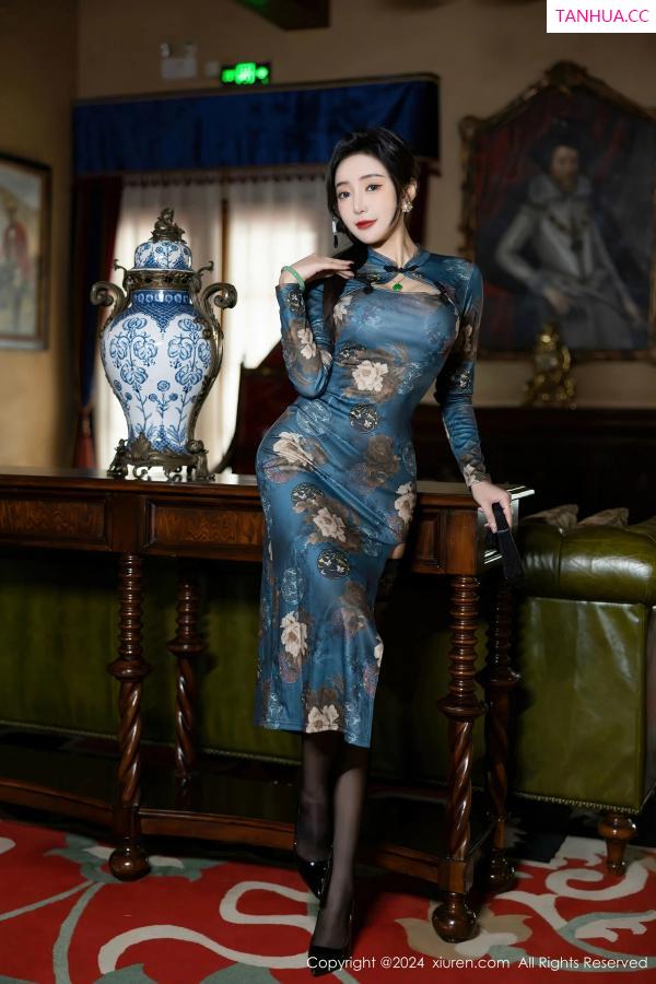 王馨瑶  [XiuRen]高清写真图 2024.04.19 No.8425 王馨瑶yanni 美腿黑丝第17张图片